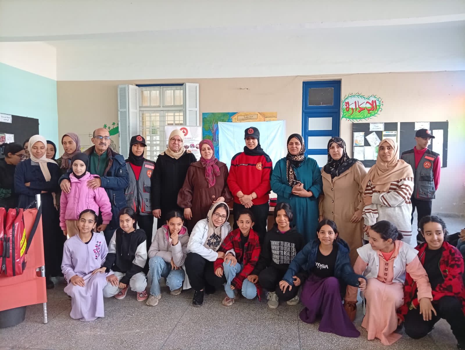 دورة تحسيسية حول الإسعافات الأولية لفائدة التلاميذ و الأطر التربوية  بمدرسة ابن حمديس